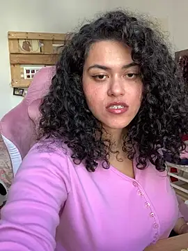 Curvydesifromgermany webcam