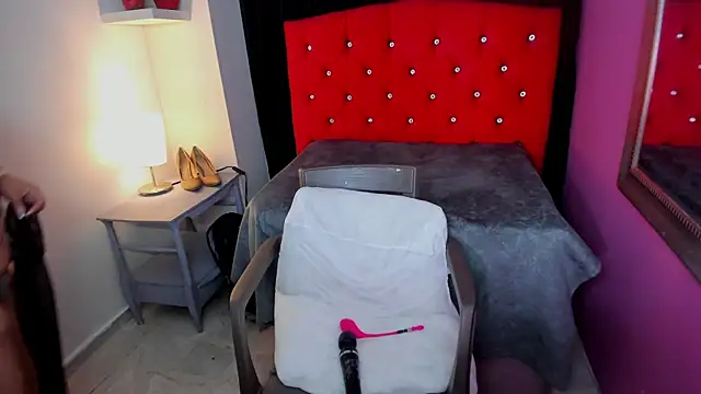 ScarletBigTitties webcam