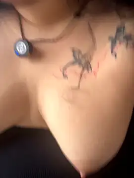 Webcam Model (VanesssaMilf_)  is live.Free join now!