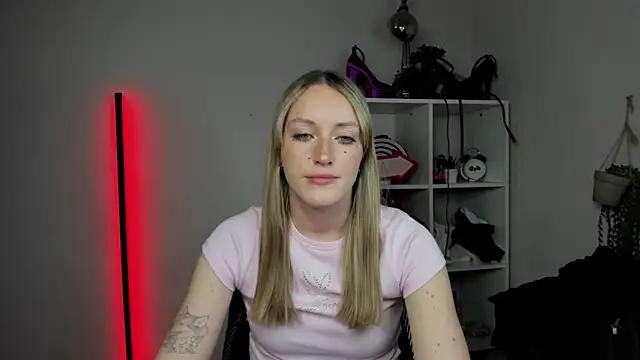 evelynblond - EvelynBlond's free webcam - UK Sex Cams