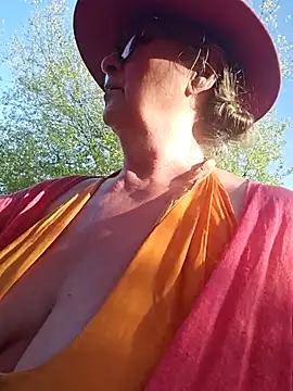 Webcam Model (Hot-Muci)  is live.Free join now!