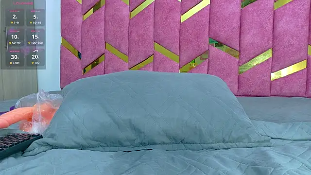 hornyhousekeeper_ webcam