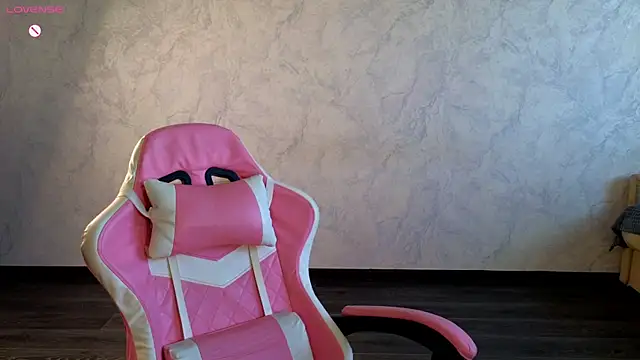 lovelly_molly1 - Lovelly_molly1's free webcam - UK Sex Cams