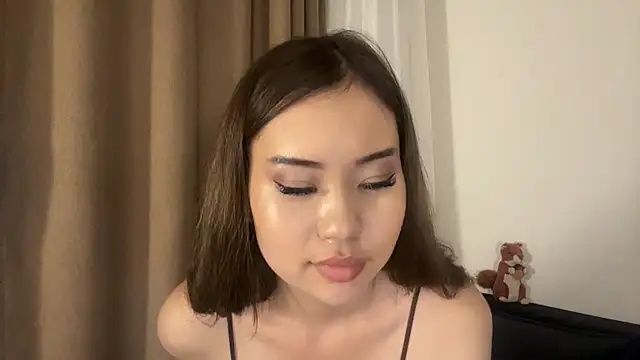 Ur_neighbor_Kira webcam