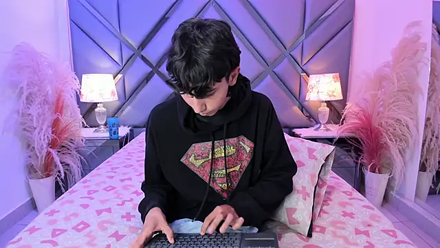 milan_lewiss - Milan_LewisS's free webcam - UK Sex Cams