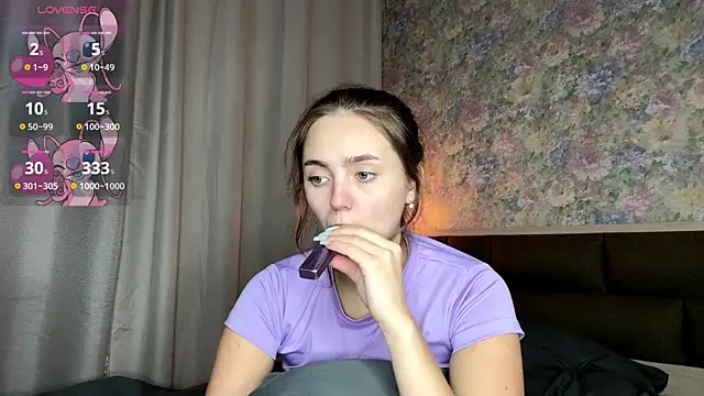 LoraDavi Stripchat cam model