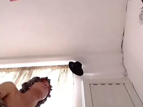 saara_johnson496 webcam