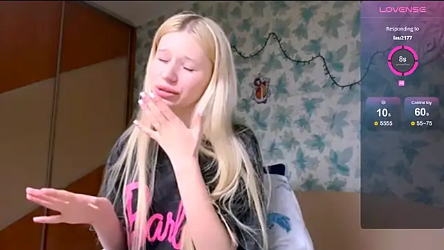 Barbie_Blondie webcam