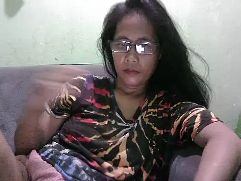 HotLadyPinay32 webcam