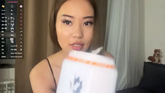 Ur_neighbor_Kira webcam