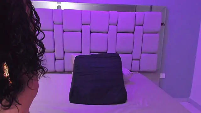 Lucy_bigboobss webcam