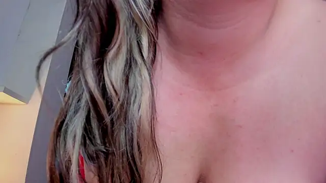 ScarletBigTitties webcam