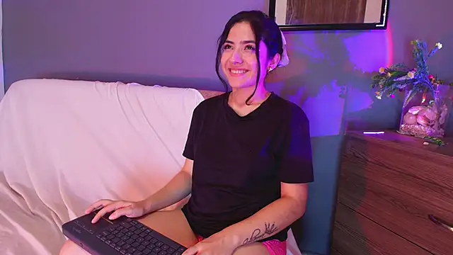 adara_johnson__ webcam