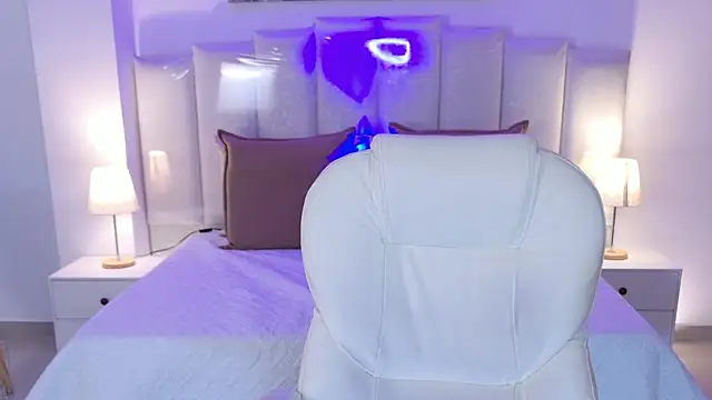 Layla_Breezee webcam