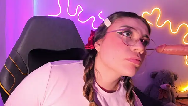 cassiebigass_ - CassieBigass_'s free webcam - UK Sex Cams