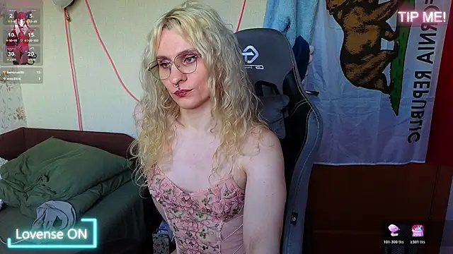 Lori_Myaf webcam