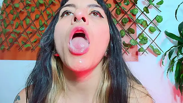 Naughty_Kittenm webcam