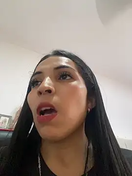 Webcam Model (Rosa_25x)  is live.Free join now!