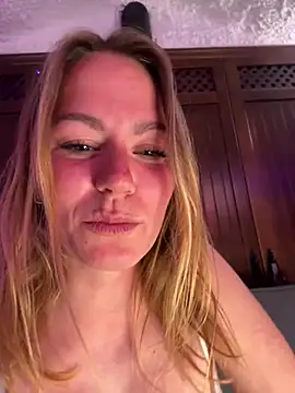 selenaluvv Live Webcam on Stripchat