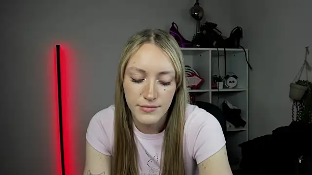 evelynblond - EvelynBlond's free webcam - UK Sex Cams