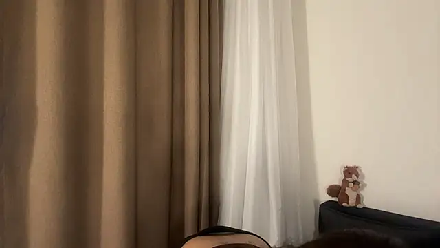 Ur_neighbor_Kira webcam