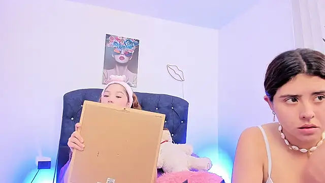 valeria_and_zoe webcam