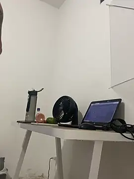 Webcam Model (ELY_FE)  is live.Free join now!