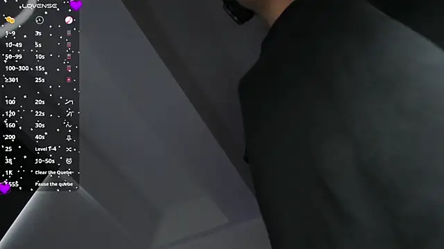 laura-hills18 webcam