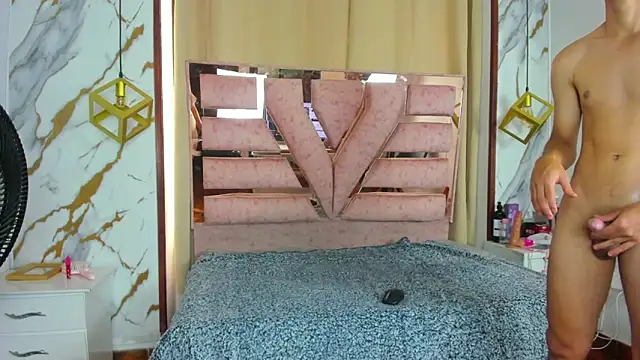 Antonella_And_Th... Live Webcam on Stripchat