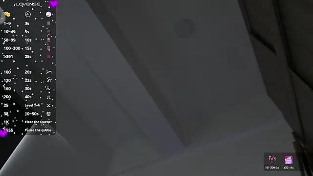 laura-hills18 webcam