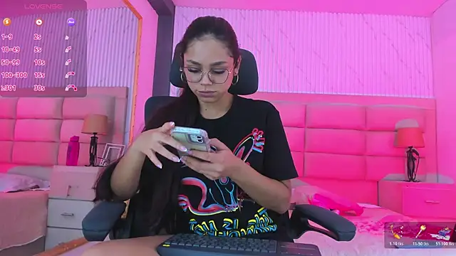 carolinefyre - CarolineFyre's free webcam - UK Sex Cams