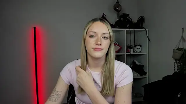 EvelynBlond webcam
