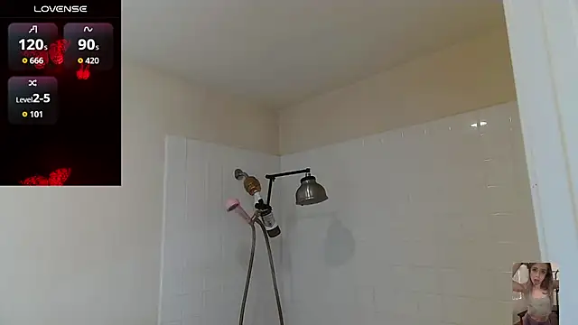 Blondiewithanass webcam