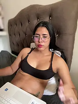 alysson_18 - Alysson_18's free webcam - UK Sex Cams