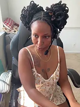 LeyaHoneybuns webcam