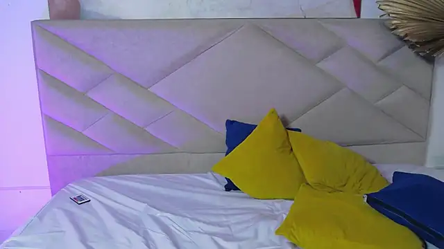 bellaroux1 - BellaRoux1's free webcam - UK Sex Cams