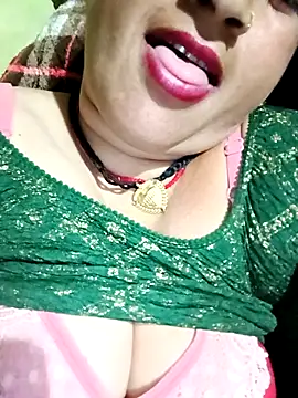 Webcam Model (Haliya88)  is live.Free join now!