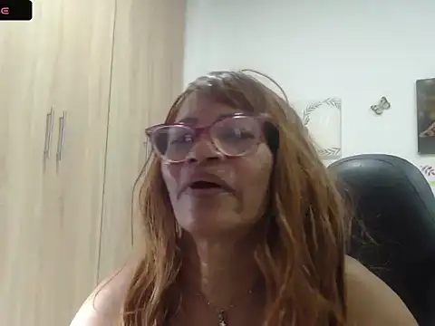 BustyMilf_ webcam