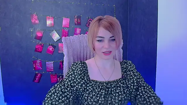 CuttieEmma webcam