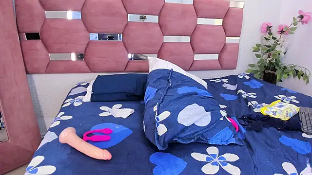 violet_giraldo webcam