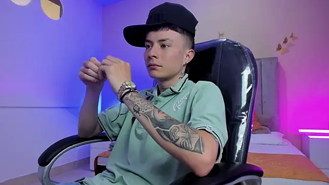 nascary_fox (M twink) - Hard cock close to cam