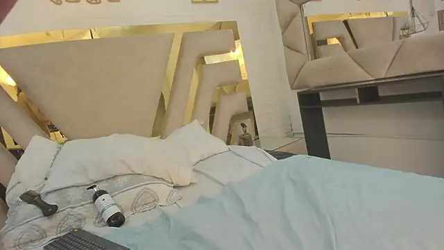 Goldentemptation_ webcam