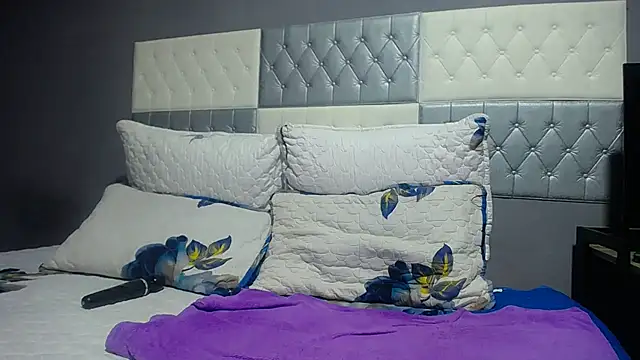 SEXYBUSTYEBONYXX webcam