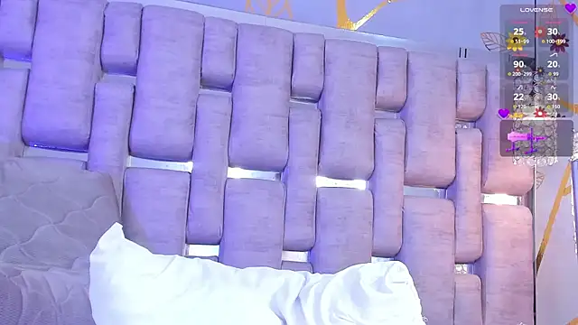 ScarletBlondie webcam