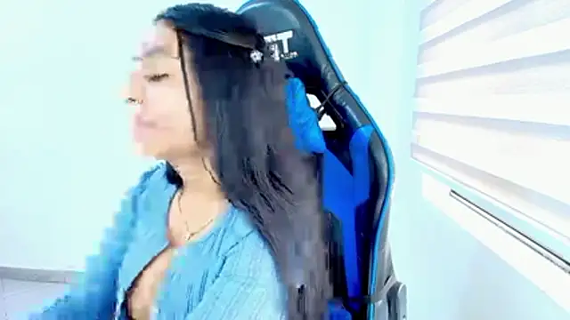 sophiax-x - Sophiax-x's free webcam - UK Sex Cams