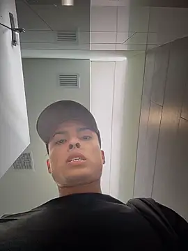 eros_lee - Eros_lee's free webcam - UK Sex Cams