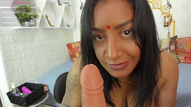 LadyNahir webcam