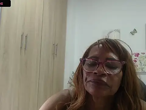 BustyMilf_ webcam