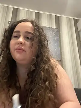 CurlyMaddie webcam