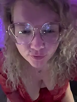 CurvyAnonymousGirl89 webcam